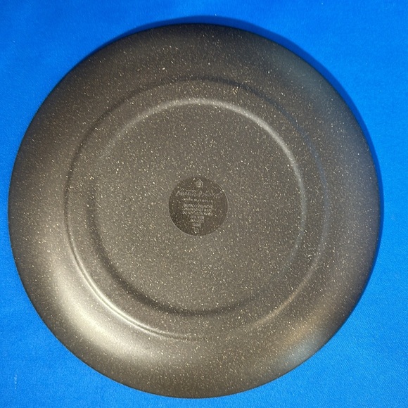 EUC SET OF 4 LIKE NEW HEARTH & HAND HOLIDAY PLAID 8.5” bamboo melamine plates - Picture 3 of 3